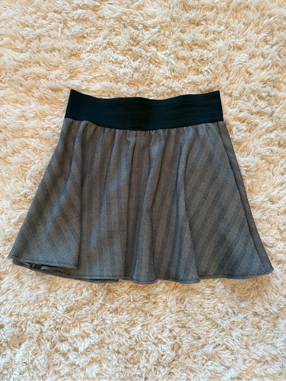 Houndstooth black and white flowy mini skirt juniors size medium - Picture 4 of 5